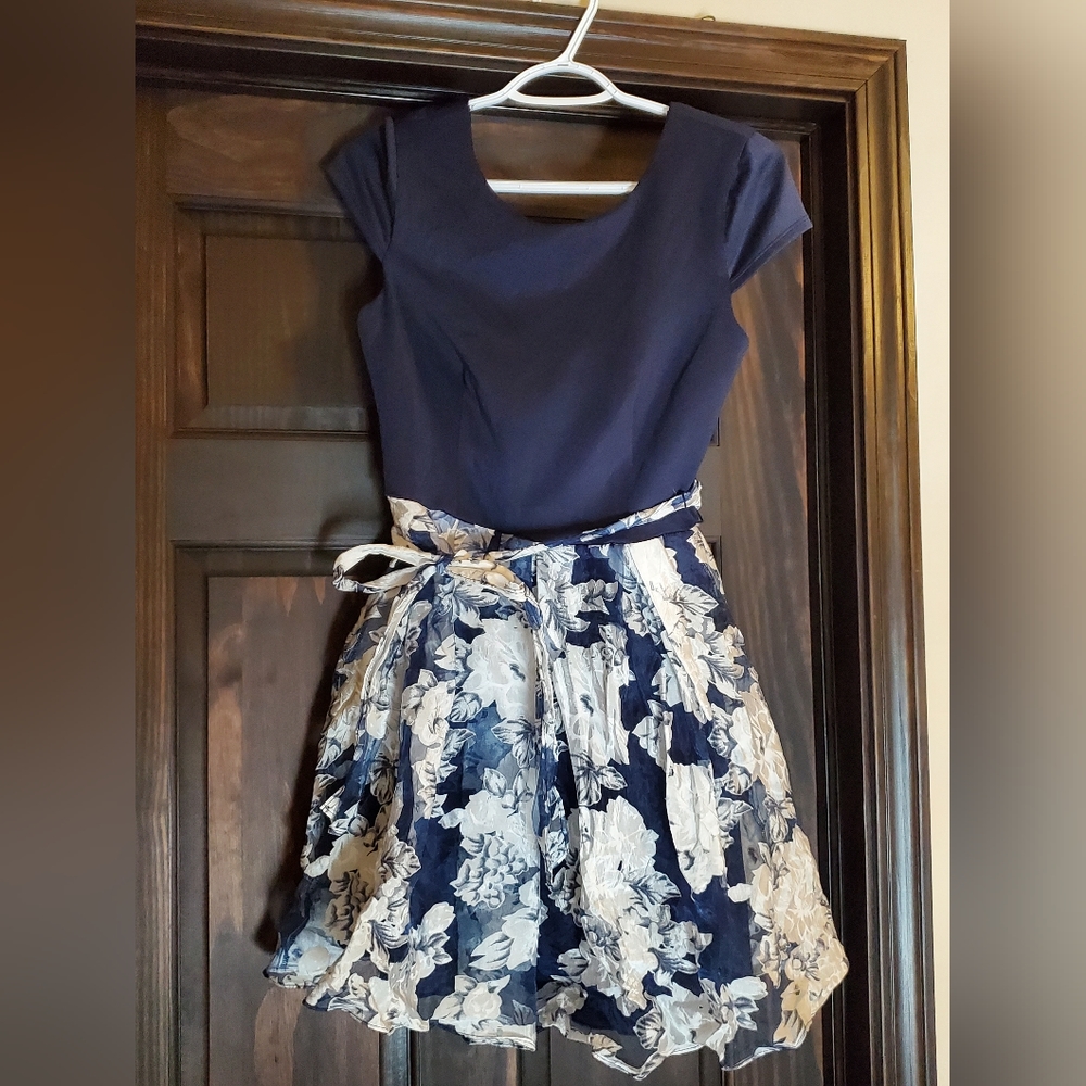 B Darlin Size 7 / 8 Blue and White Dress